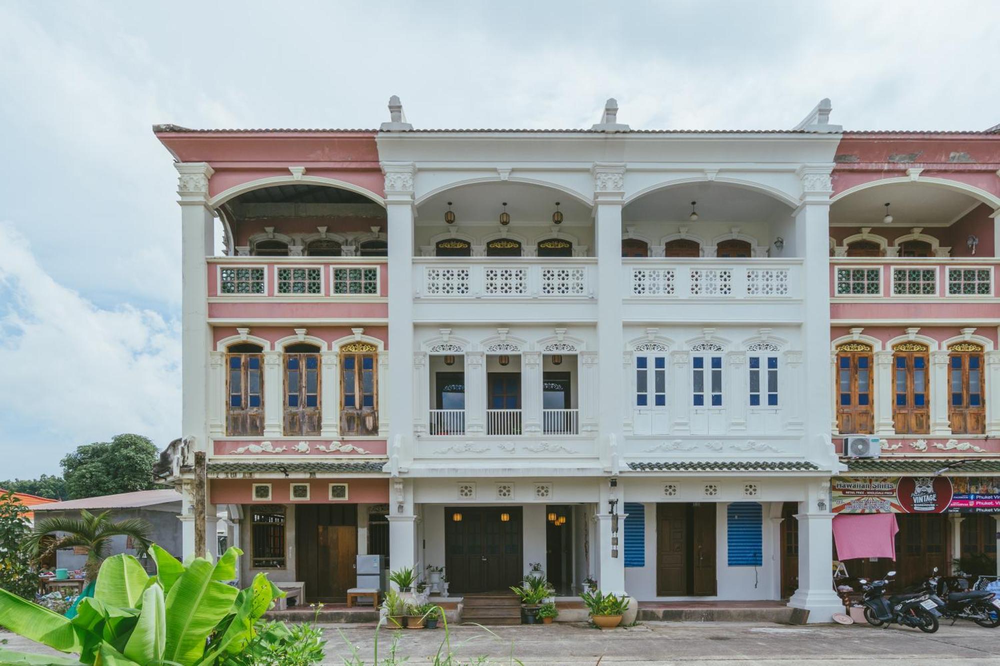 Botan Boutique Hotel Patong Exterior photo